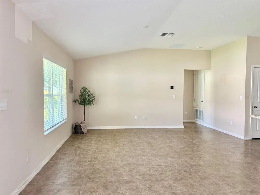 9242 FREEDOM HILL DR Seffner, FL 33584