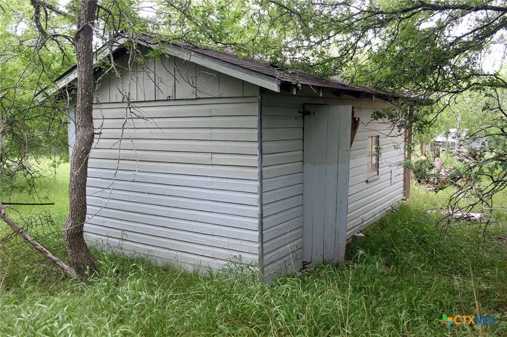7887 Pettytown Road Red Rock, TX 78662