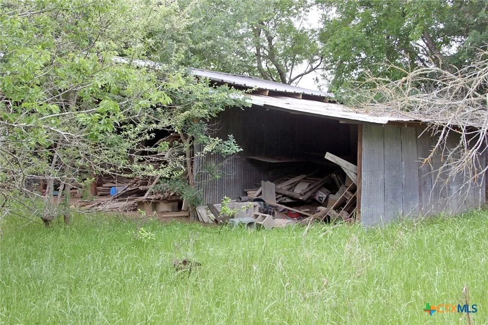 7887 Pettytown Road Red Rock, TX 78662