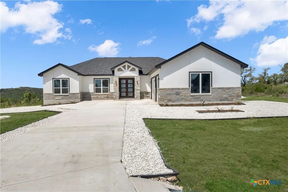 1585 Private Road 2771 Mico, TX 78056