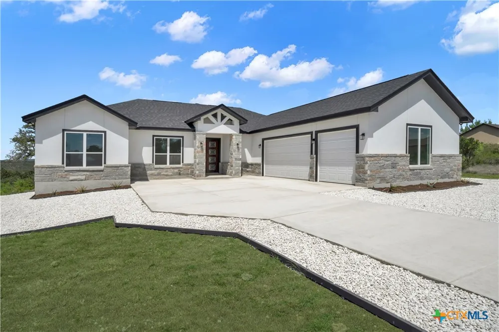 1585 Private Road 2771 Mico, TX 78056