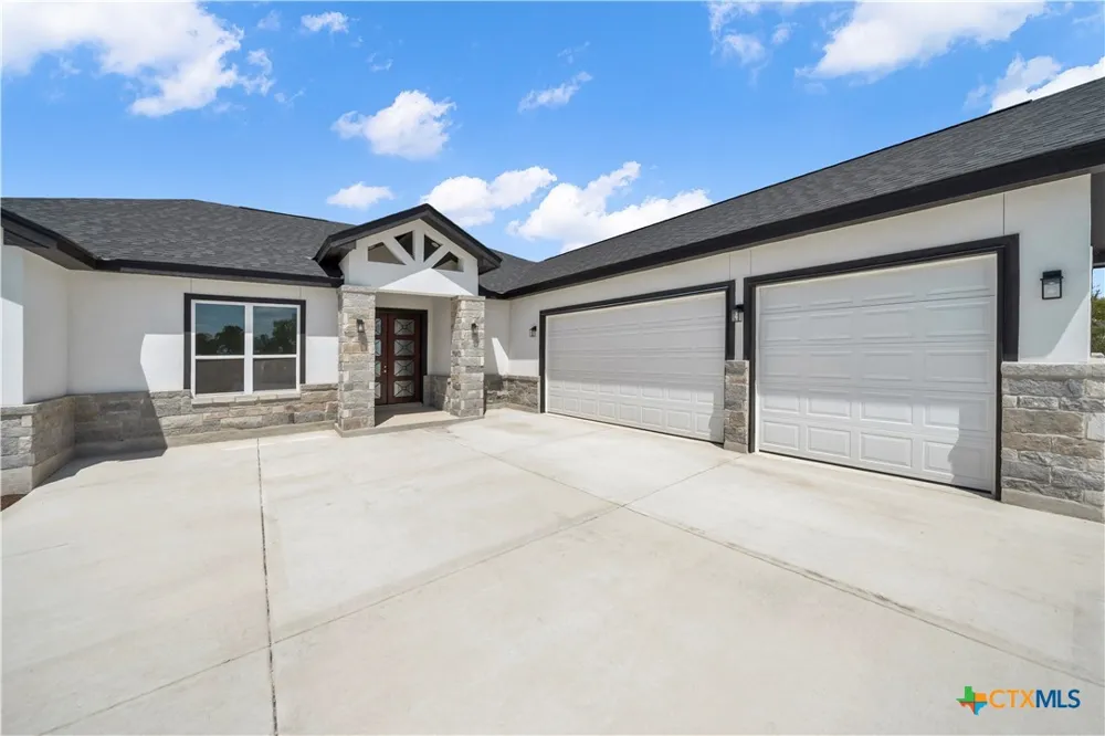 1585 Private Road 2771 Mico, TX 78056