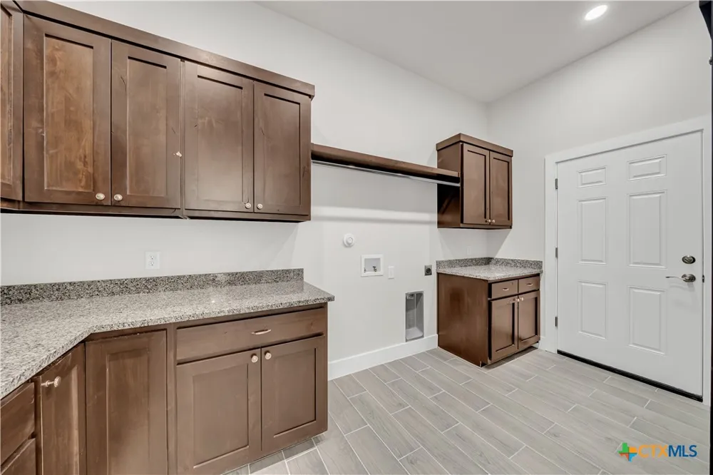 1585 Private Road 2771 Mico, TX 78056