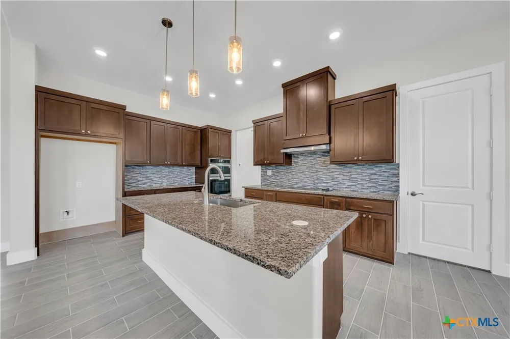 1585 Private Road 2771 Mico, TX 78056