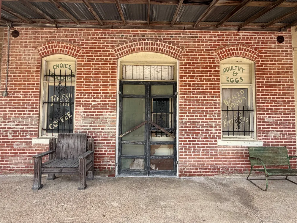 118 Edmonson Ranch Road McDade, TX 78650