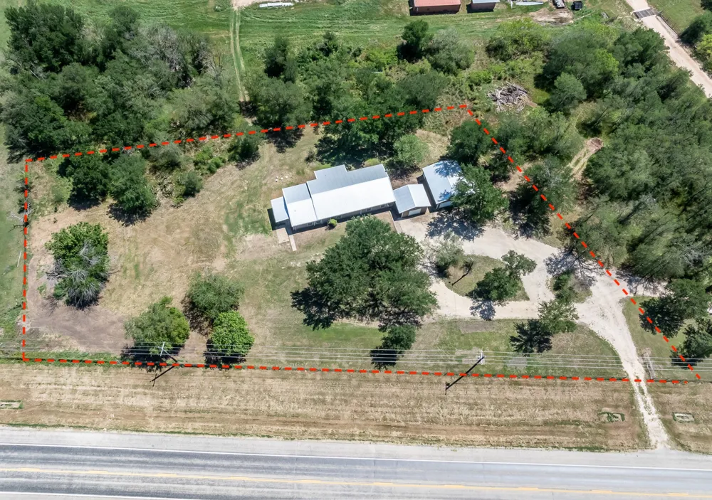 1229 State 304 Highway Gonzales, TX 78629