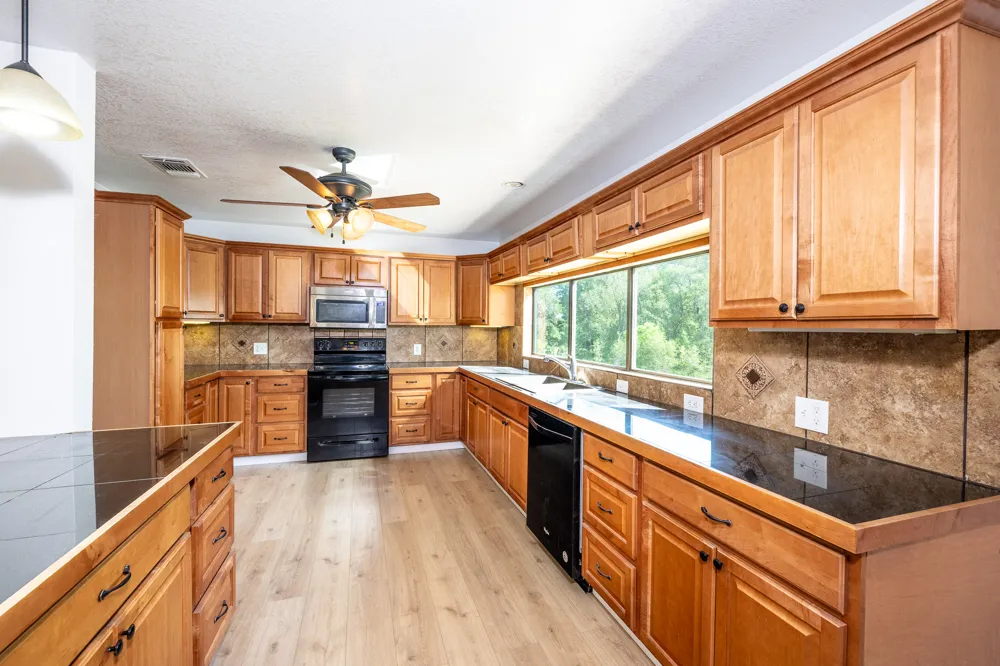 1229 State 304 Highway Gonzales, TX 78629