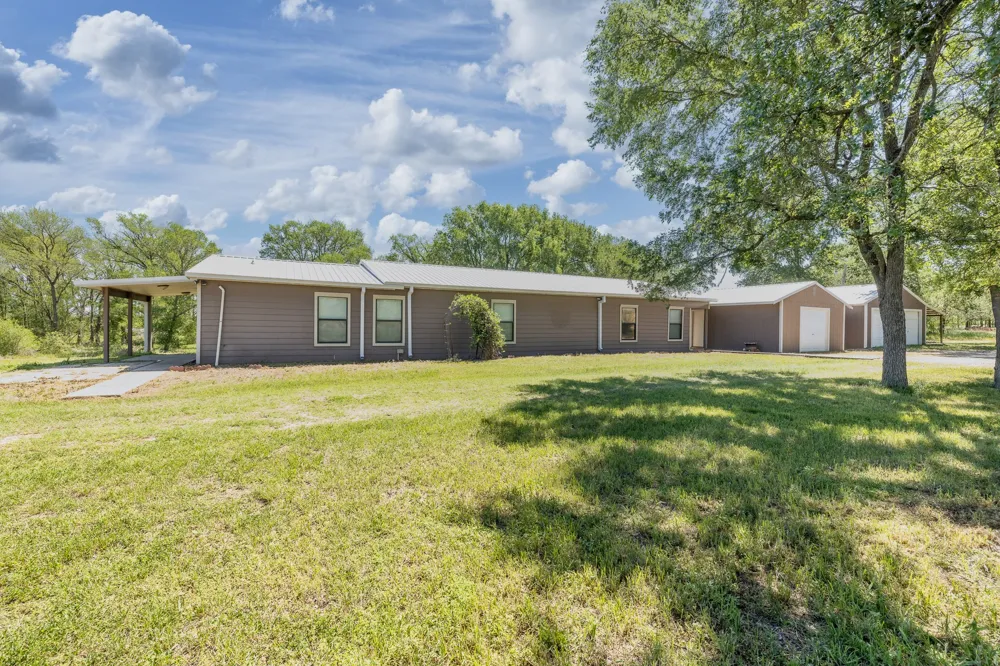 1229 State 304 Highway Gonzales, TX 78629