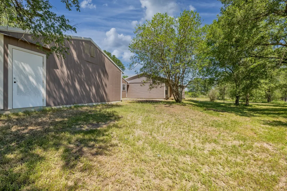 1229 State 304 Highway Gonzales, TX 78629