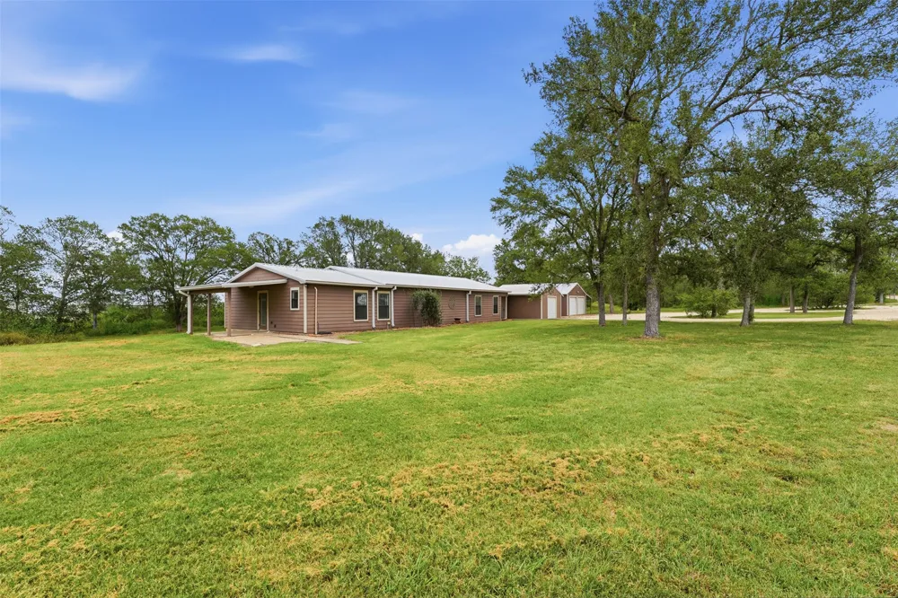 1229 State 304 Highway Gonzales, TX 78629