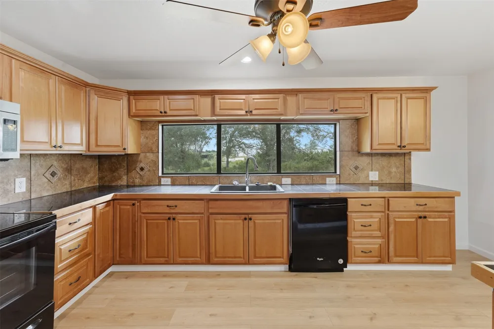 1229 State 304 Highway Gonzales, TX 78629