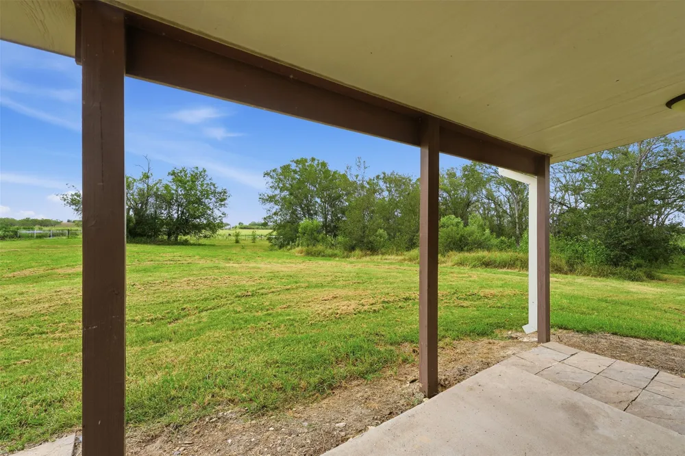 1229 State 304 Highway Gonzales, TX 78629