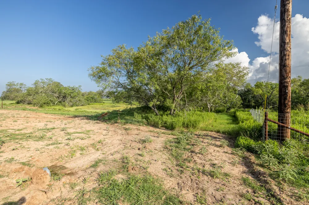 1 County Road 491 Gonzales, TX 78629