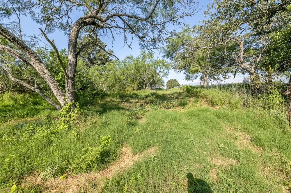 1 County Road 491 Gonzales, TX 78629