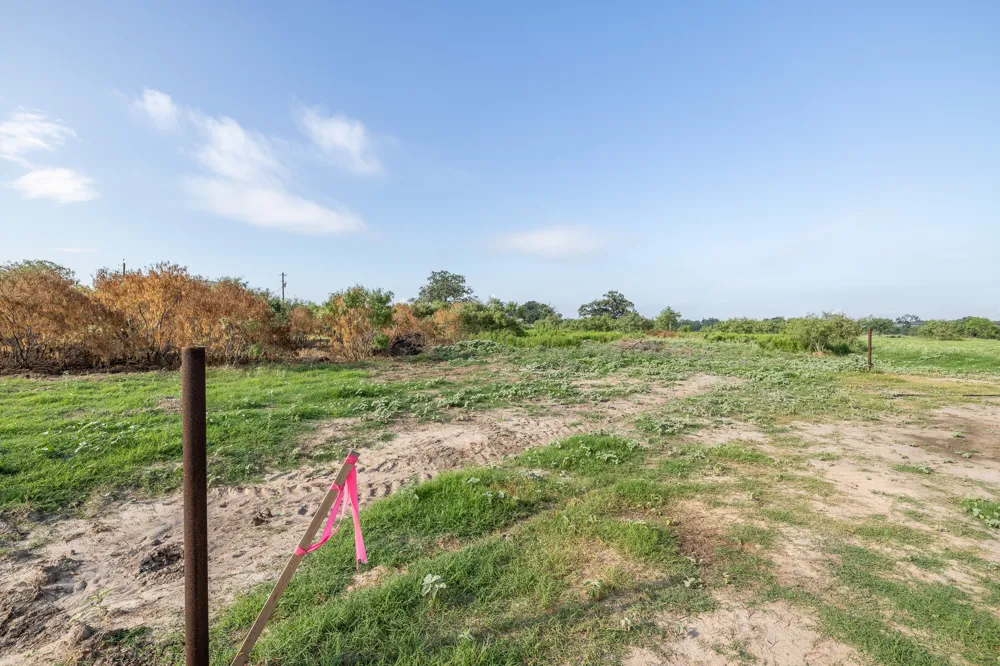 1 County Road 491 Gonzales, TX 78629