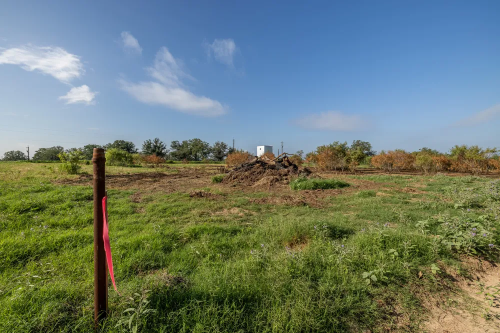 1 County Road 491 Gonzales, TX 78629