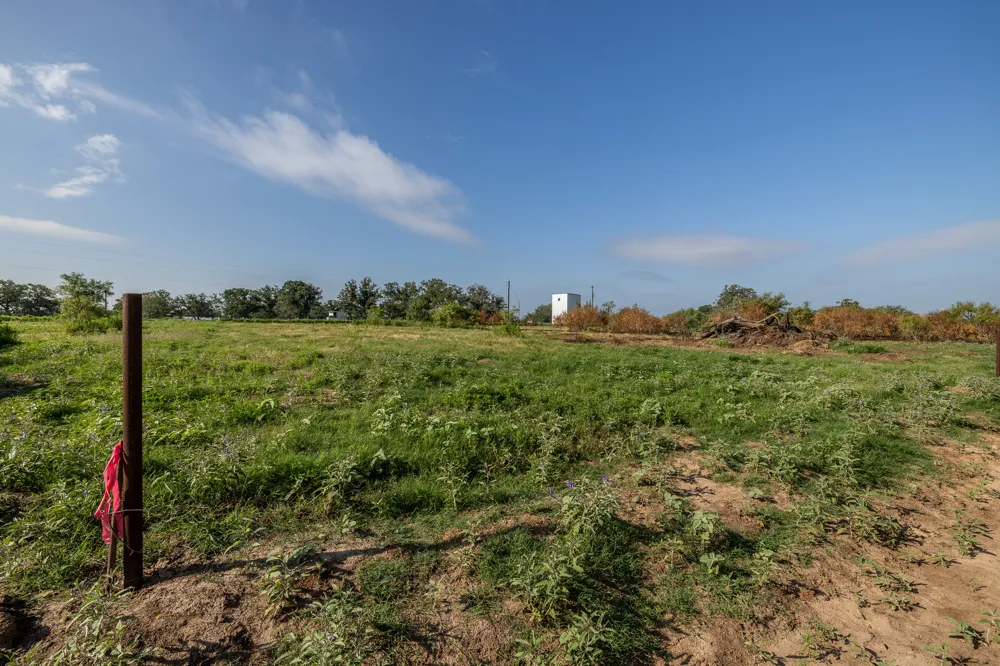 1 County Road 491 Gonzales, TX 78629