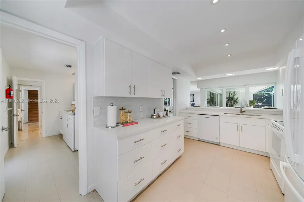 640 S Mashta Dr Key Biscayne, FL 33149