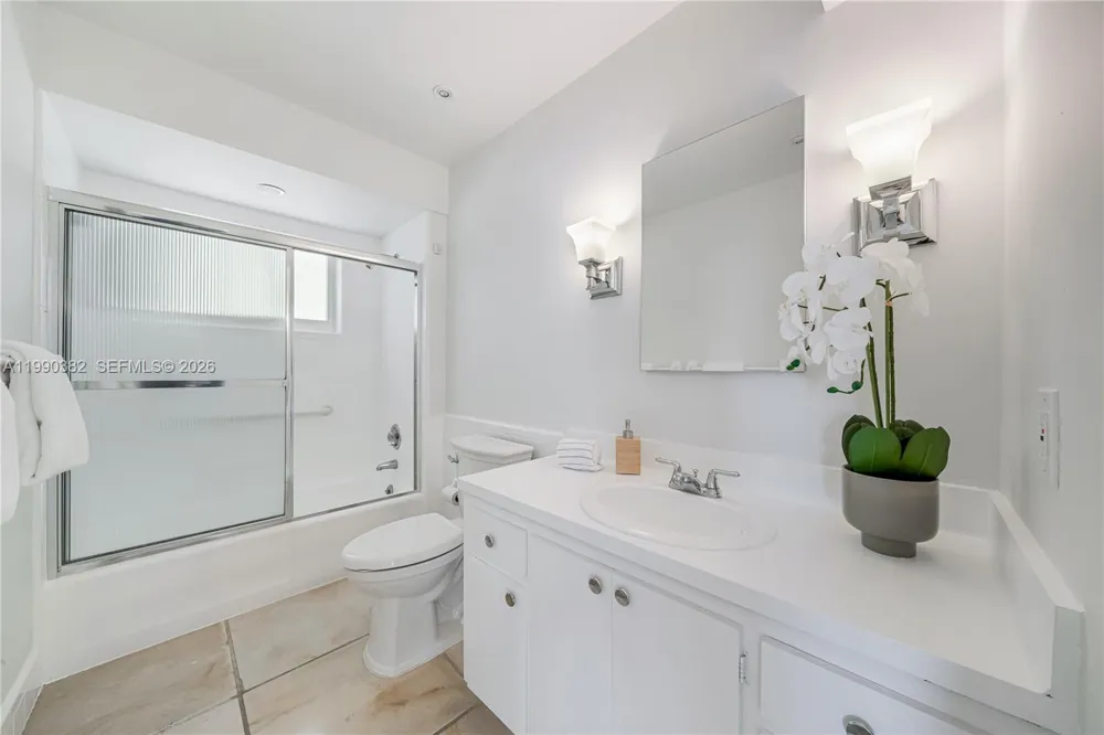 640 S Mashta Dr Key Biscayne, FL 33149