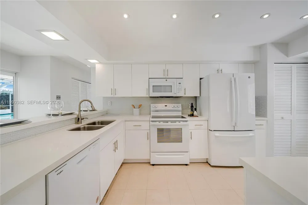 640 S Mashta Dr Key Biscayne, FL 33149
