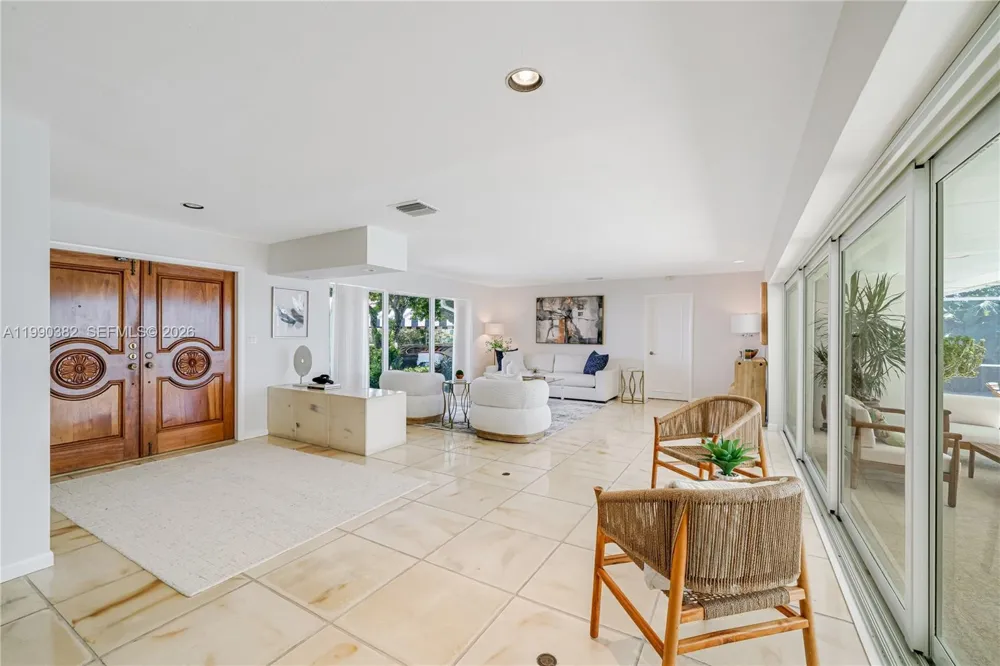 640 S Mashta Dr Key Biscayne, FL 33149