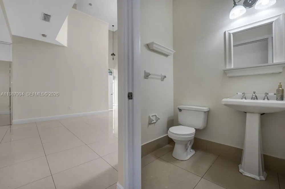 1282 NW 171st Ter Pembroke Pines, FL 33028