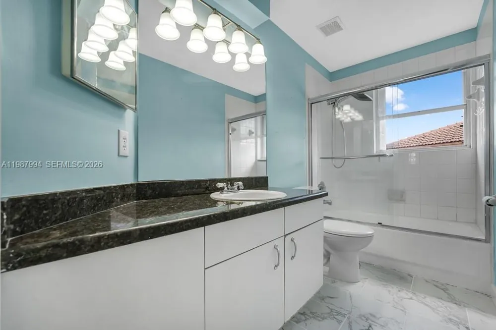 1282 NW 171st Ter Pembroke Pines, FL 33028