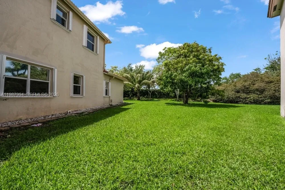 1282 NW 171st Ter Pembroke Pines, FL 33028