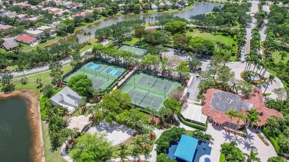 1282 NW 171st Ter Pembroke Pines, FL 33028