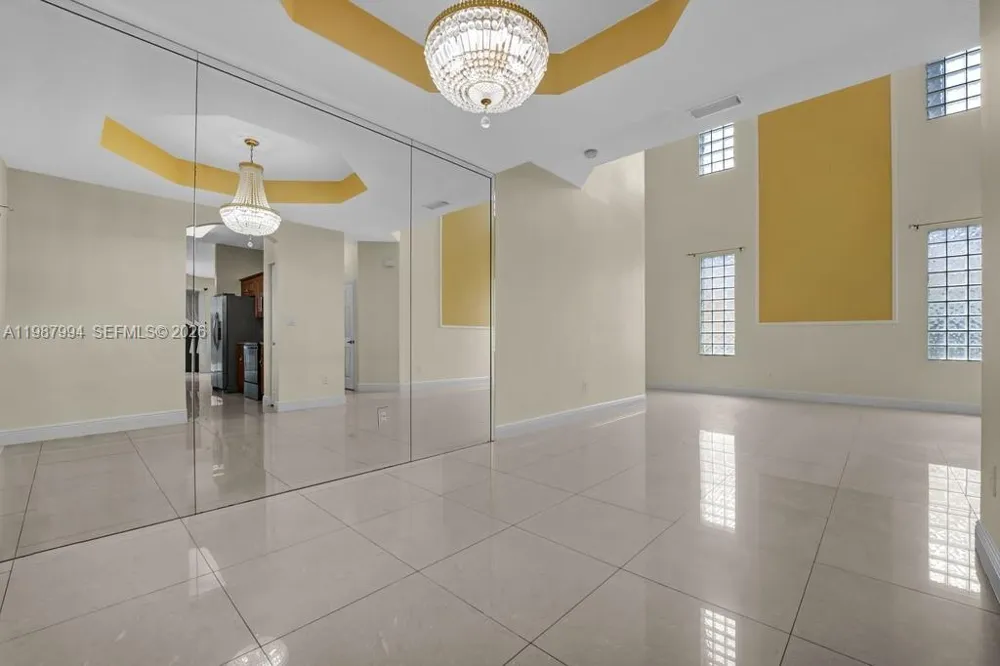 1282 NW 171st Ter Pembroke Pines, FL 33028