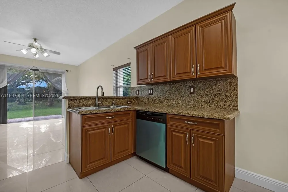 1282 NW 171st Ter Pembroke Pines, FL 33028