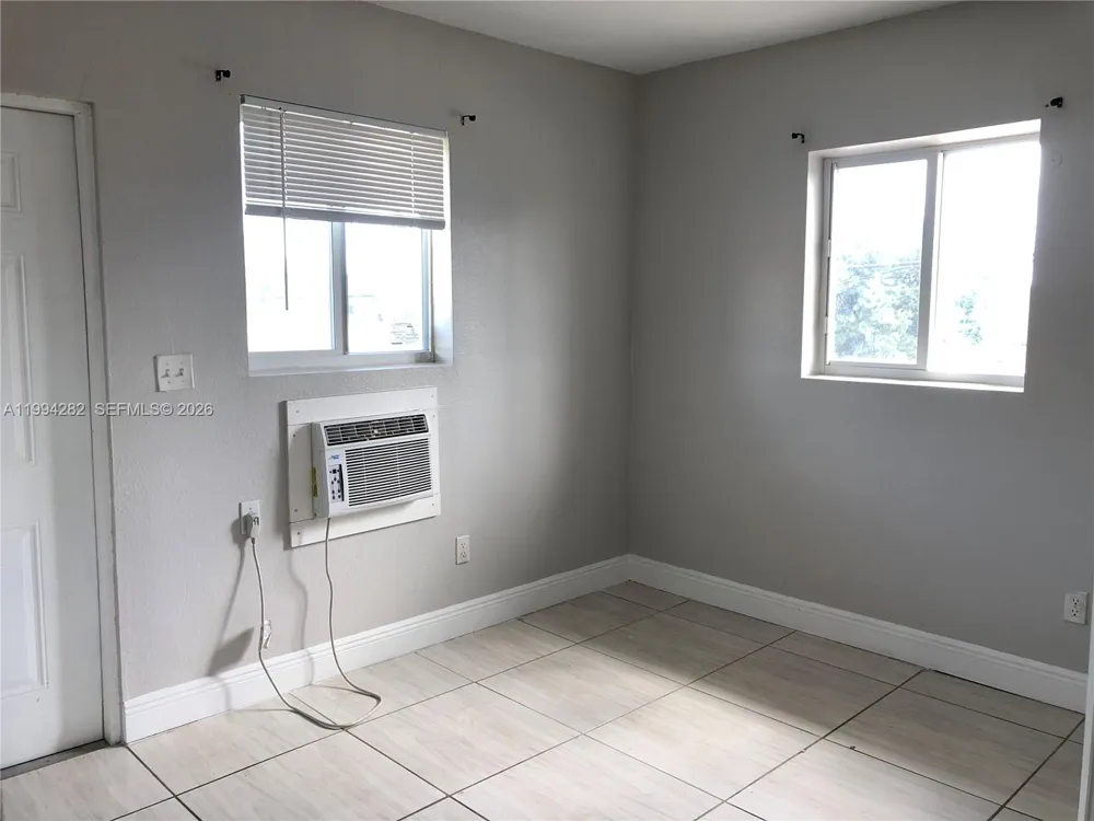 1940 Washington Ave #11 Opa-Locka, FL 33054