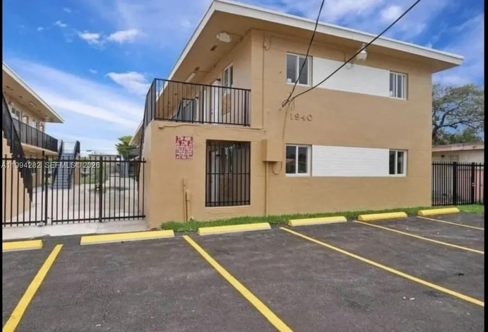 1940 Washington Ave #11 Opa-Locka, FL 33054