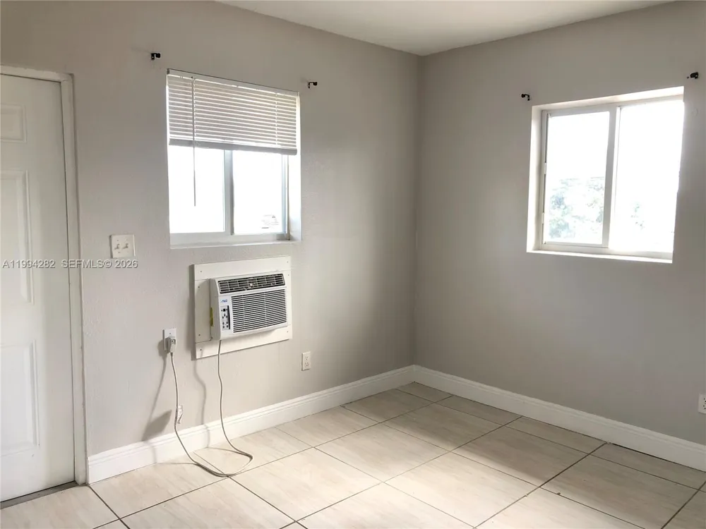 1940 Washington Ave #11 Opa-Locka, FL 33054