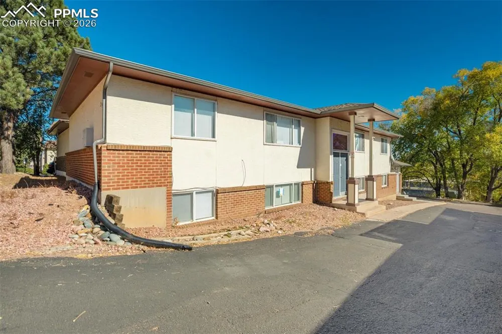 2921 Straus Lane Colorado Springs, CO 80907
