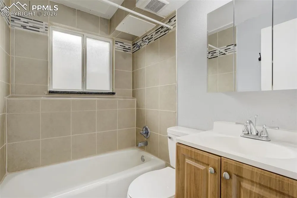 2921 Straus Lane Colorado Springs, CO 80907