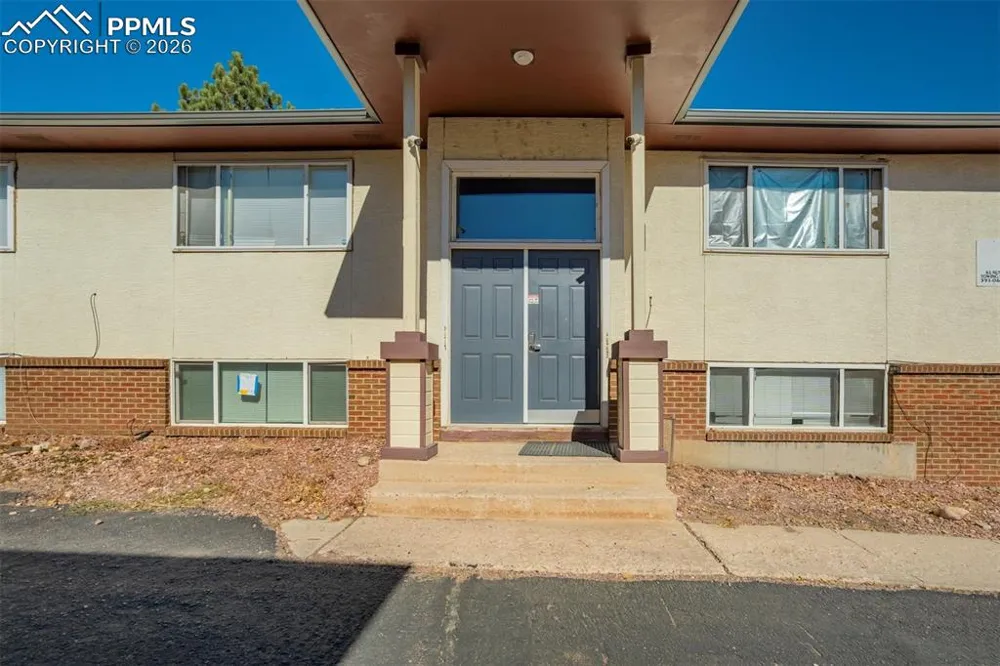2921 Straus Lane Colorado Springs, CO 80907