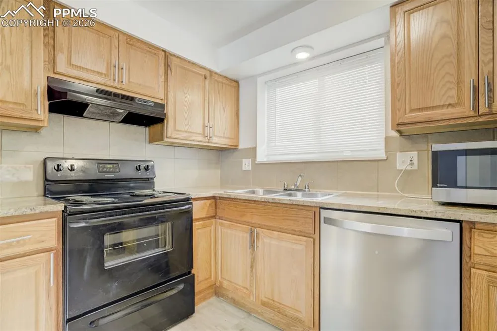 2921 Straus Lane Colorado Springs, CO 80907