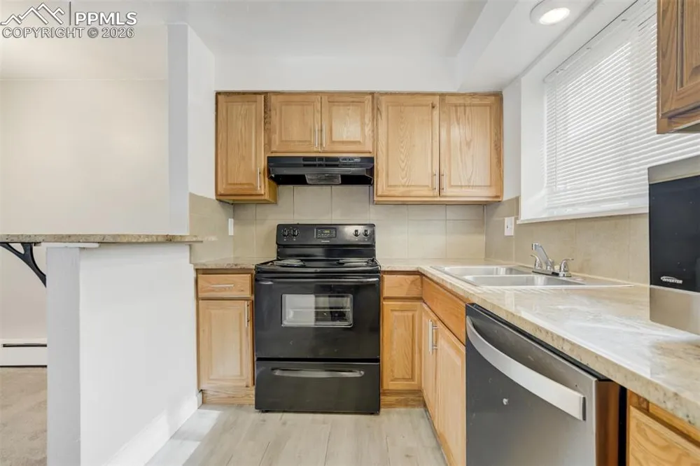 2921 Straus Lane Colorado Springs, CO 80907