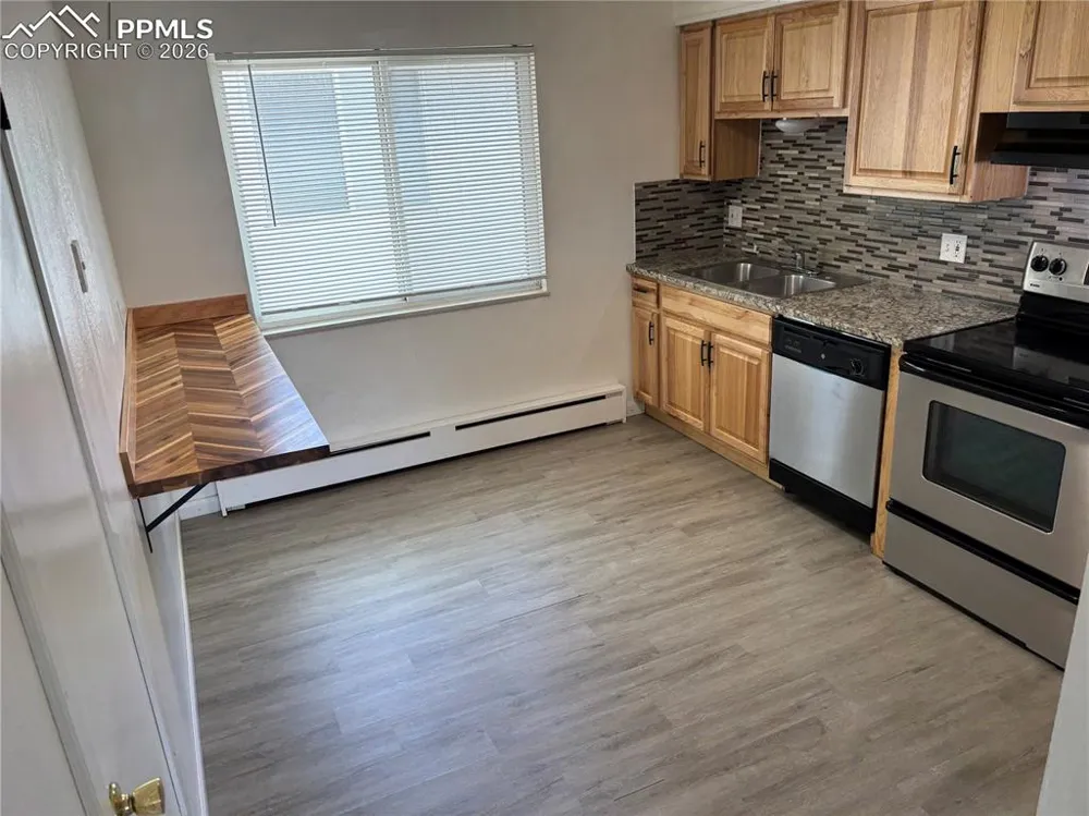 2921 Straus Lane Colorado Springs, CO 80907