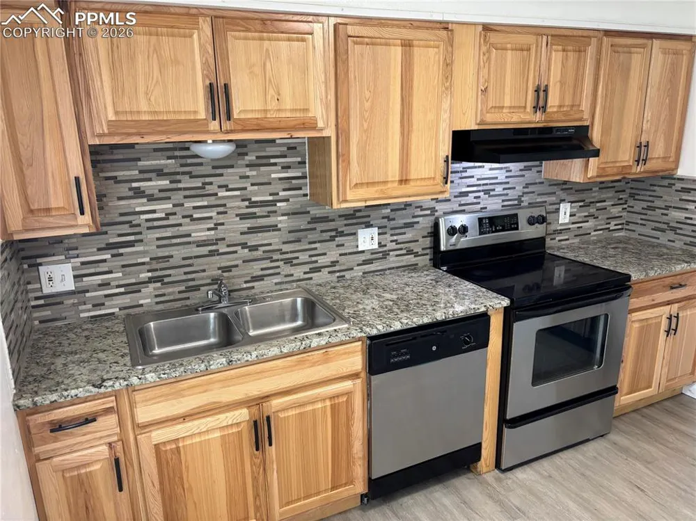 2921 Straus Lane Colorado Springs, CO 80907