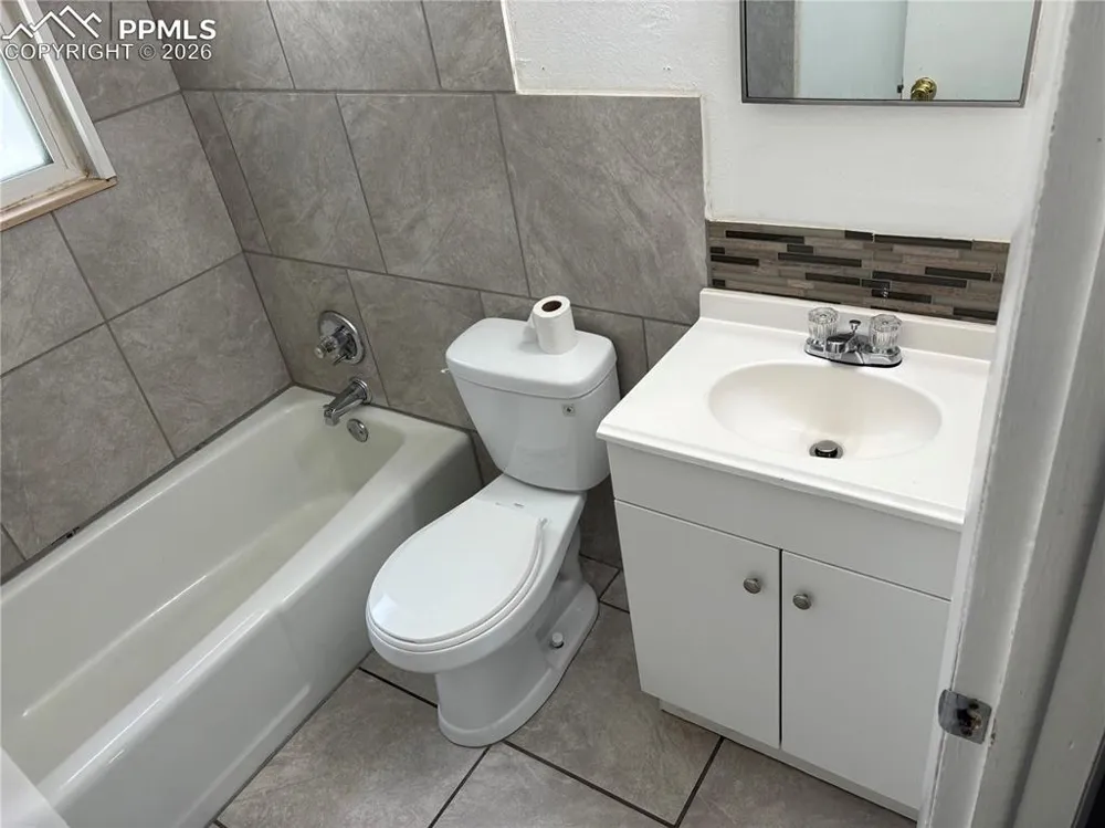 2921 Straus Lane Colorado Springs, CO 80907