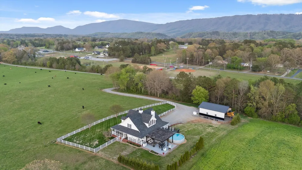 153 Bishop Lane Benton, TN 37307