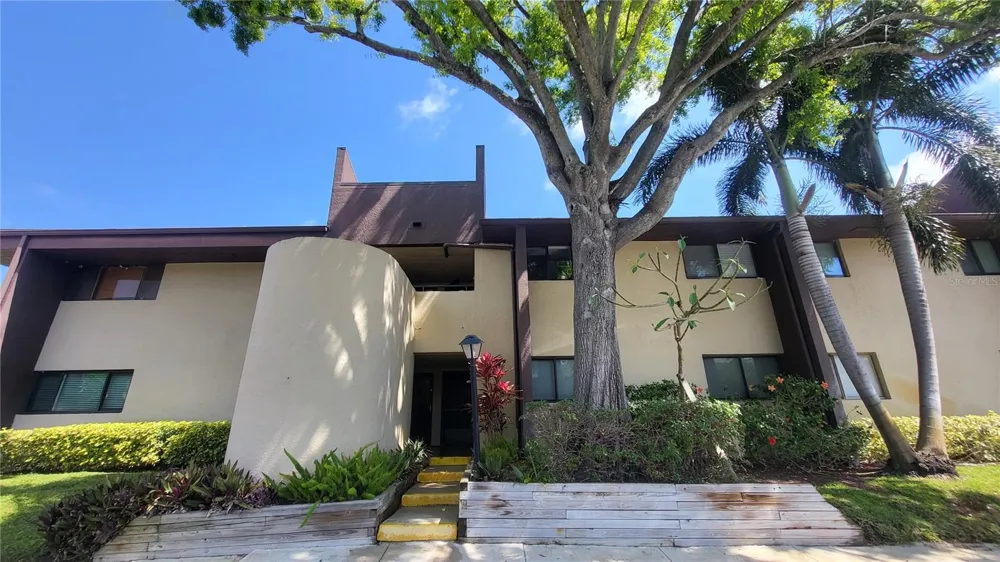 875 S VILLAGE DRIVE #102 St Petersburg, FL 33716