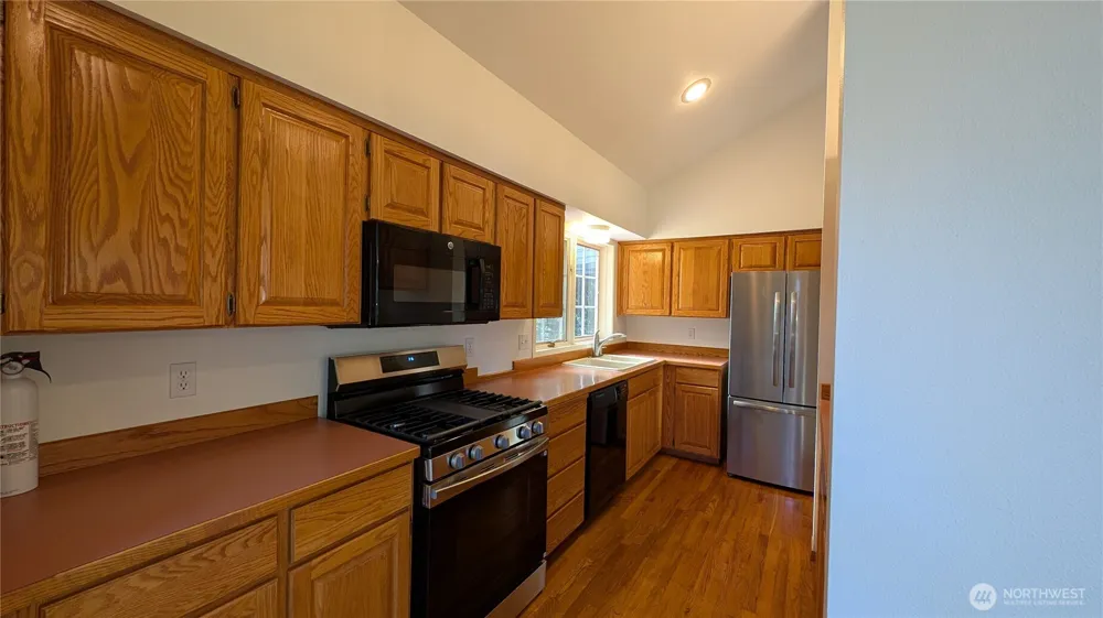 16827 41st Street E Lake Tapps, WA 98391