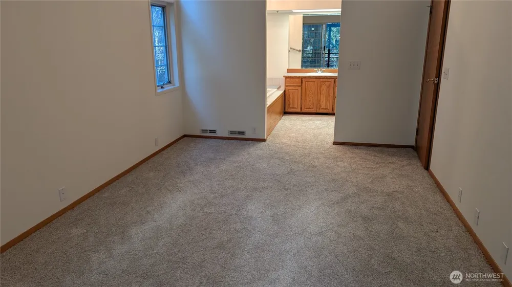 16827 41st Street E Lake Tapps, WA 98391