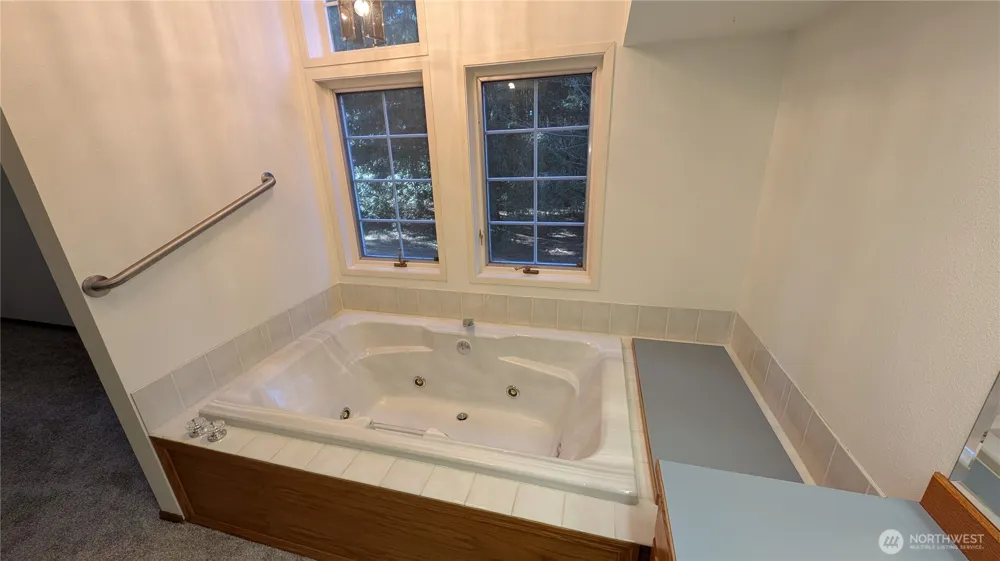 16827 41st Street E Lake Tapps, WA 98391