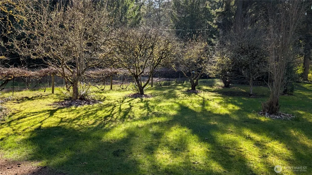 16827 41st Street E Lake Tapps, WA 98391