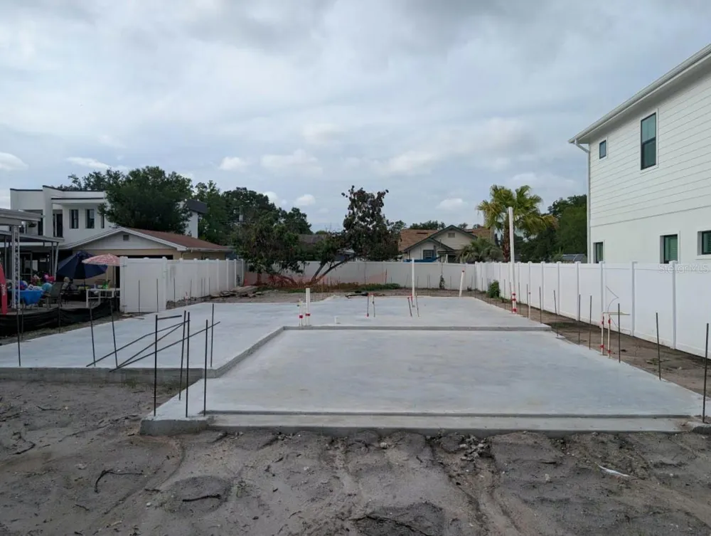 905 W PLYMOUTH STREET Tampa, FL 33603