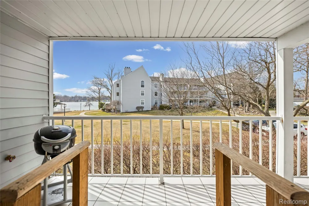 3565 Port Cove Drive #69 Waterford Charter Township, MI 48328